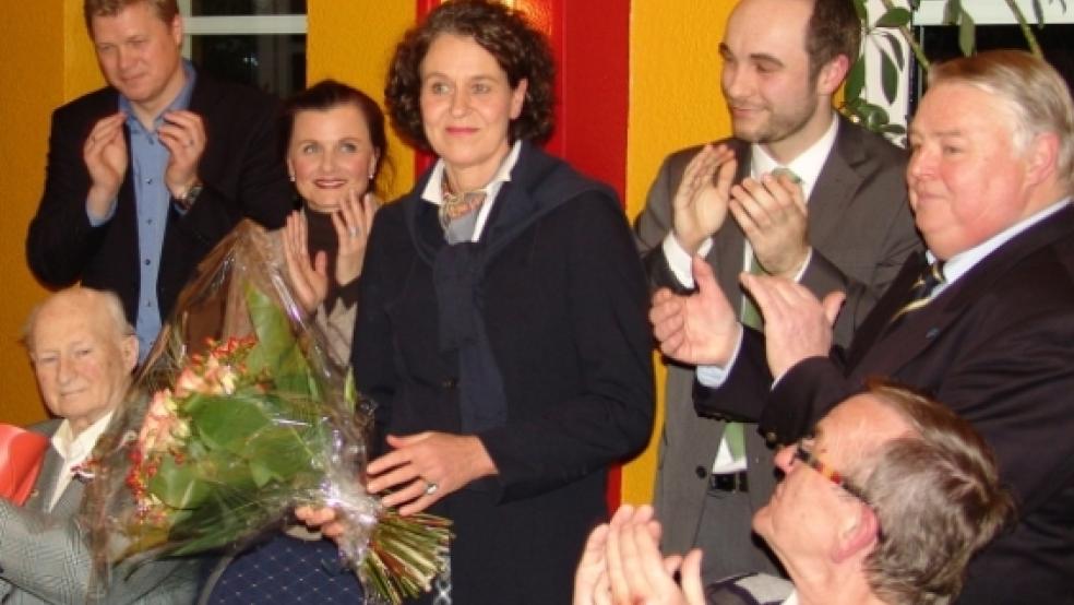 Beatrix Kuhl (Mitte) soll für die CDU Bürgermeisterin in Leer werden. An der Nominierungsveranstaltung nahmen auch Ulf Thiele, Gitta Connemann, Patrick Engel und Joachim Heemsoth (von links) teil. © Foto: Boelmann