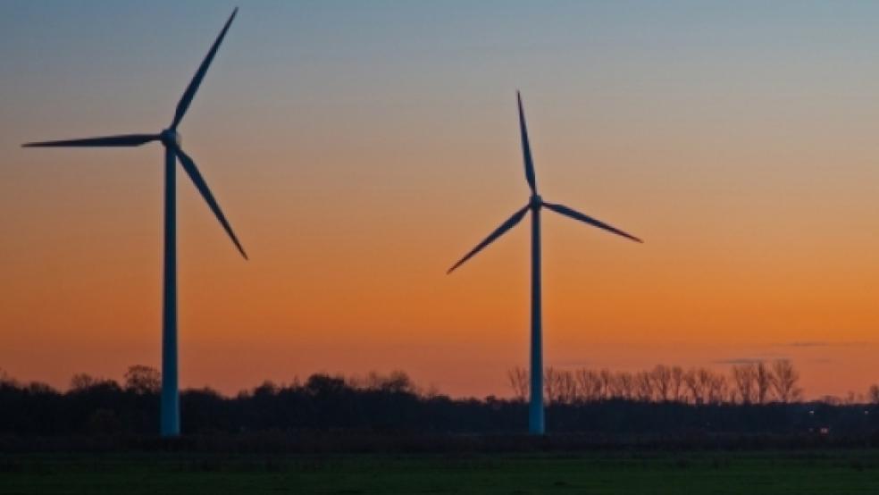 Die zwölf Windkraftanlagen der Firma »Vestas«, die bisher im Windpark am Dwarstief Strom aus Wind erzeugen, sollen gegen neun leistungsstärkere Konverter mit jeweils 3,05 Megawatt Leistung ausgetauscht werden. Der Bebauungsplan ist im Beteiligungsverfahren. © Klemmer