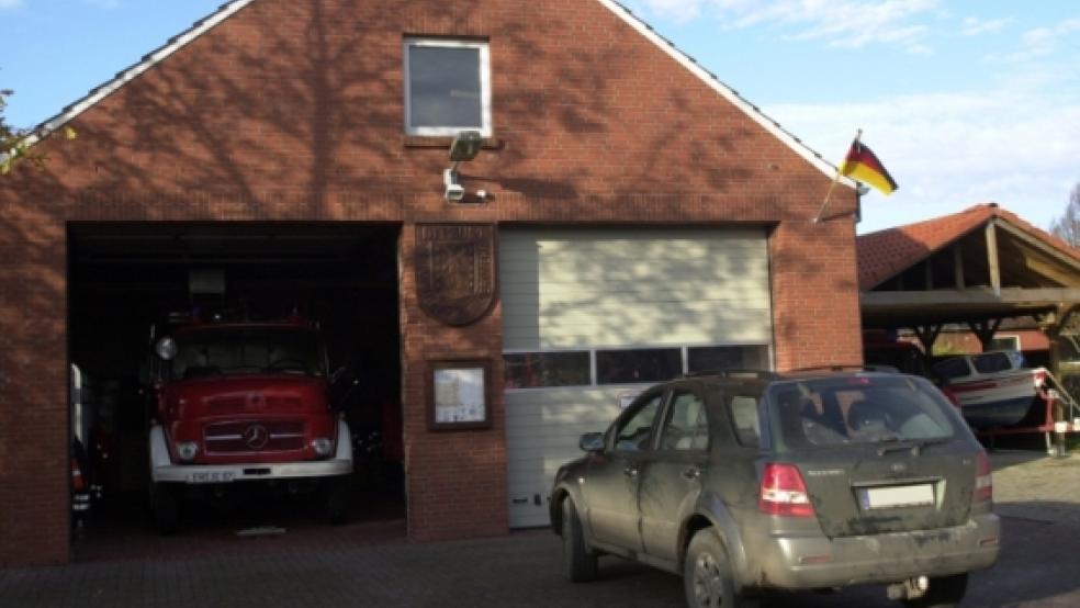 Das Feuerwehrhaus an der Schoolstraat in Ditzum wird zum Kindergarten umgebaut. Für die Feuerwehr wird ein neues Gebäude errichtet. Für die Baumaßnahmen veranschlagt die Gemeinde Jemgum über 1,5 Millionen Euro. © RZ-Archiv