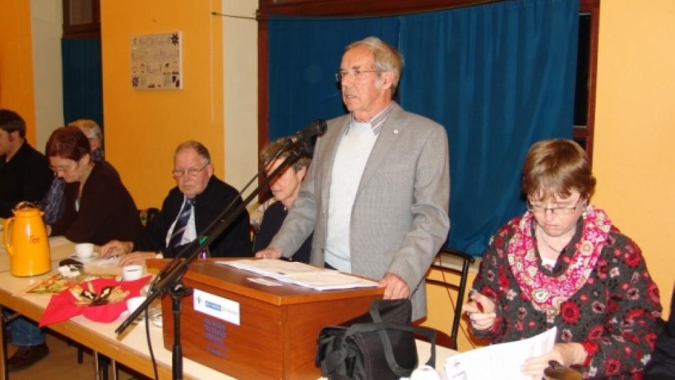 Klaus Hinzpeter (Mitte) vom Kinderschutzbund in Leer fordert härtere Strafen für Pädophile.  © Boelmann