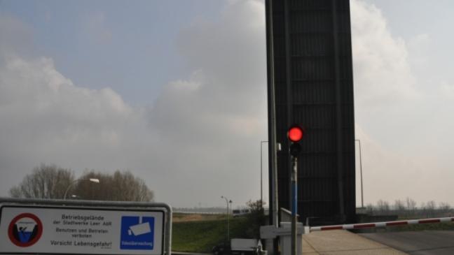 Schrauben locker: Seeschleuse gesperrt