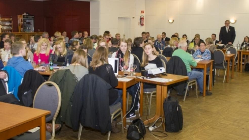 Volle Hütte: 83 Mitglieder verfolgten die Jahreshauptversammlung der DLRG-Ortsgruppe Weener im Hotel Am Rathaus in Weener. © Foto: Mentrup