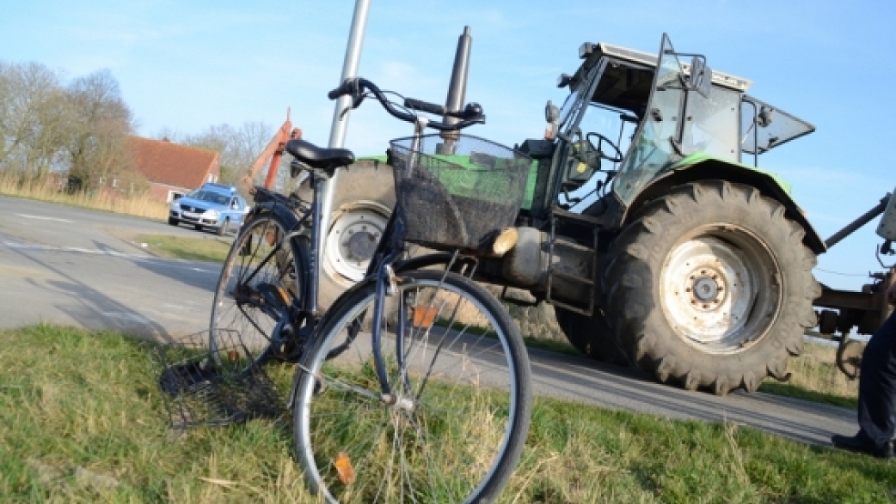 Der Traktorfahrer hatte die Frau auf dem Fahrrad nach Angaben der Polizei übersehen. © Foto: Hanken