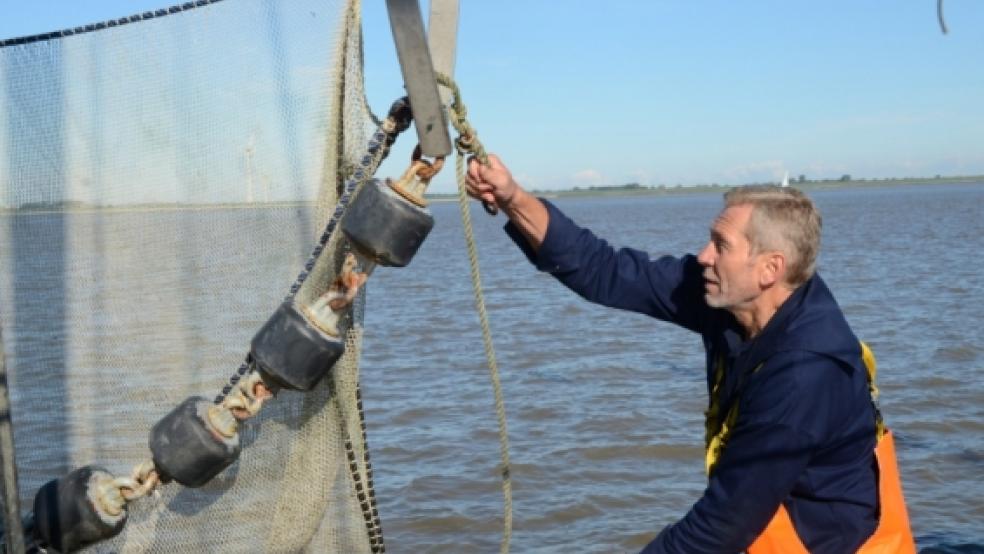 An Bord der »Heike«: Der Kutter von Kapitän Wilfried Voß ist oft als schwimmender Naturführer auf der Ems unterwegs. © Hanken