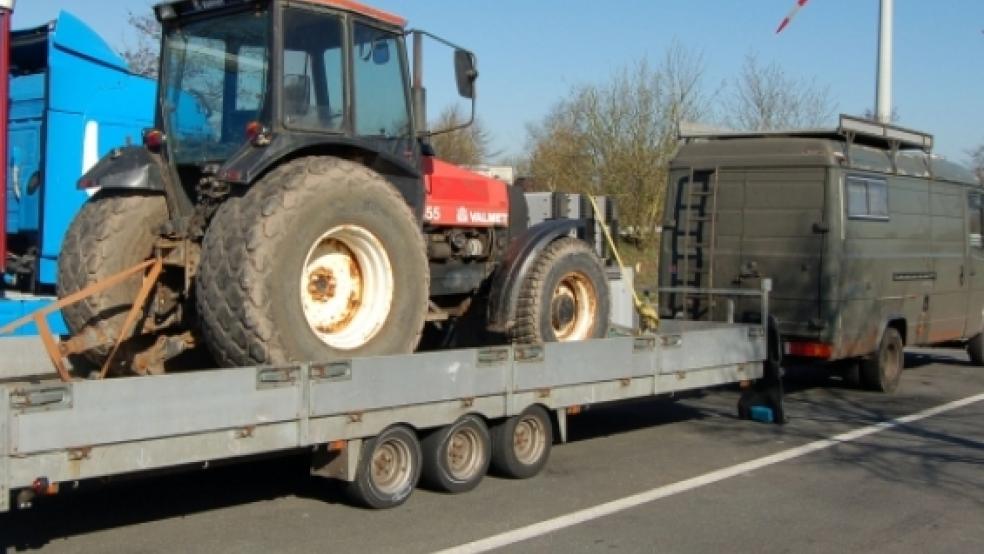 Haarsträubende Entdeckungen machten Polizisten bei der Kontrolle dieses Fahrzeugsgespanns auf der Autobahn A 31 bei Weener. © Polizei