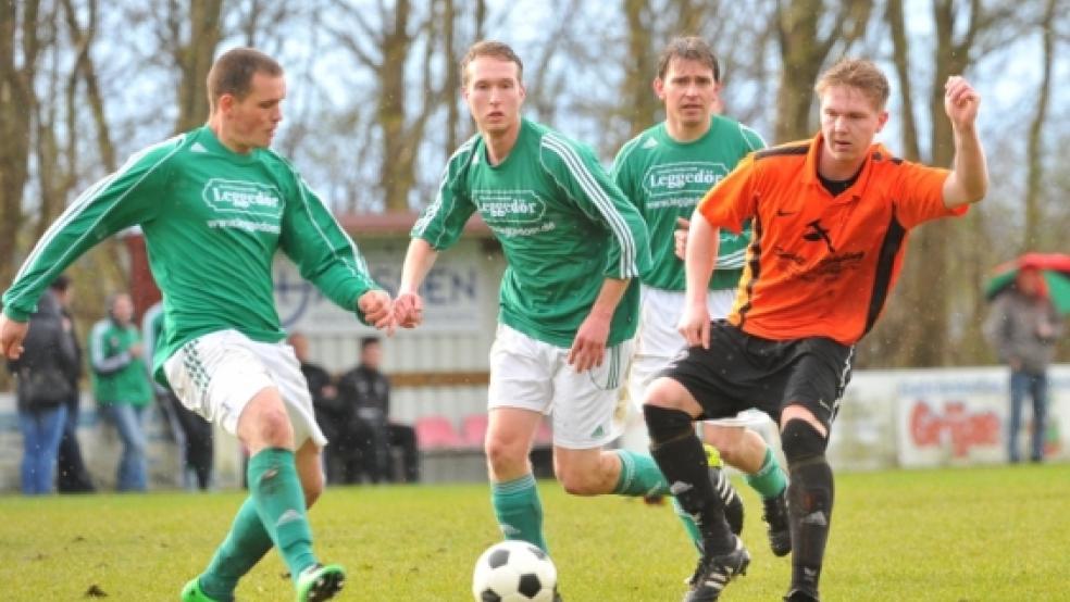 Neuzugang Joost Diepen (rechts) brachte dem SV Wymeer-Boen gegen Teutonia einige gute Chancen ein. © Foto: Bruins