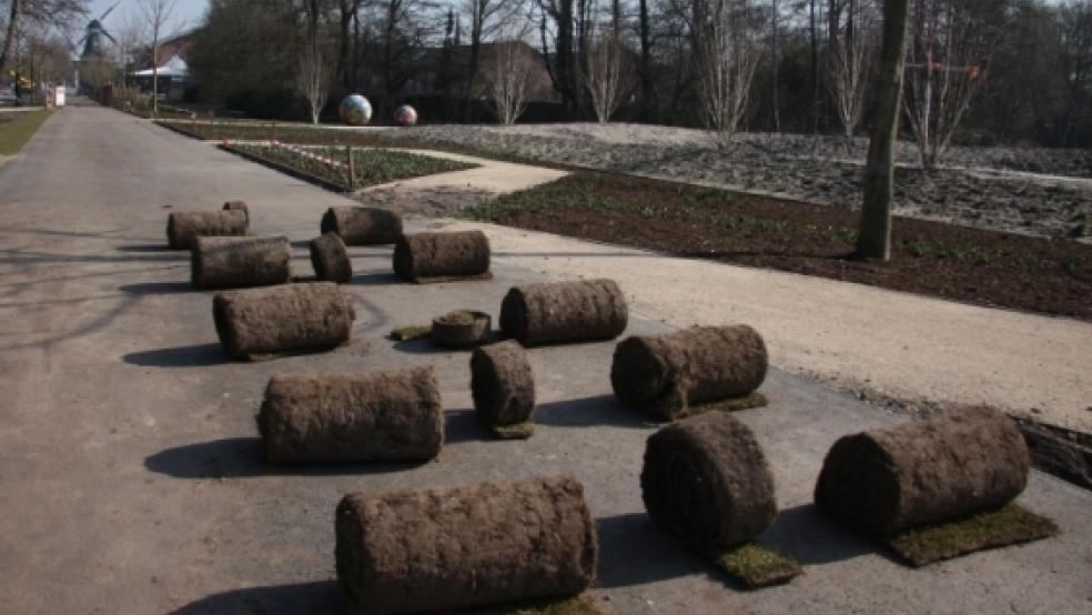 Die Arbeiten für die Landesgartenschau in Papenburg gehen auf die Zielgerade. Für einige Tätigkeiten suchen die Veranstalter »flexibel einsetzbare« Studenten. Bei einer 40-Stunden-Woche sollen sie einen Monatslohn von 450 Euro erhalten.  © Foto: privat