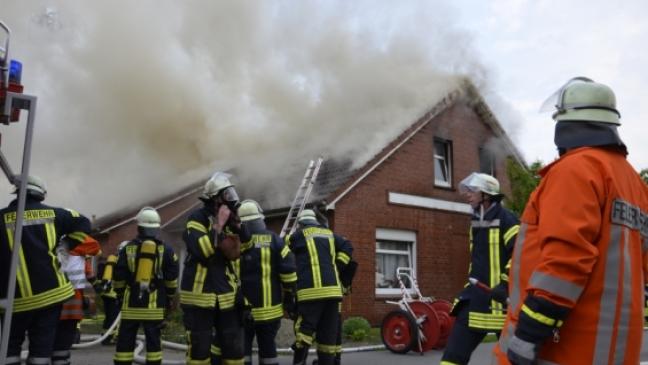 Wohnhaus brennt bis auf Grundmauern nieder