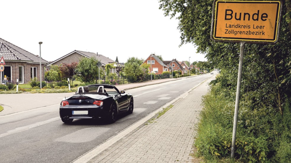 Freie Fahrt gilt vorerst auf der Boenster Straße in Bunde. Der geplante Ausbau beginnt später. © Foto: Wübbena