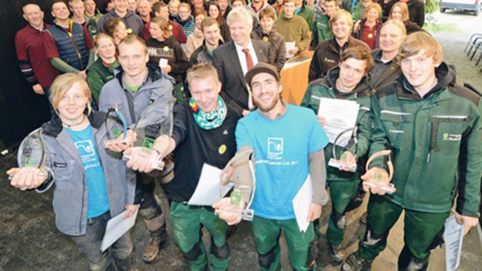 40 Auszubildende aus Niedersachsen und Bremen treten am Wochenende beim »Landschaftsgärtner-Cup« an.  © Foto: privat