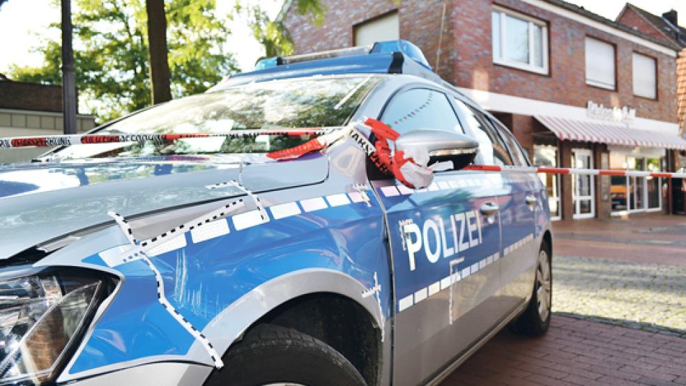 Stark demoliert wurde der Streifenwagen bei dem Polizeieinsatz in Wittmund. Ein 70-Jähriger rastete völlig aus. © Foto: Polizei