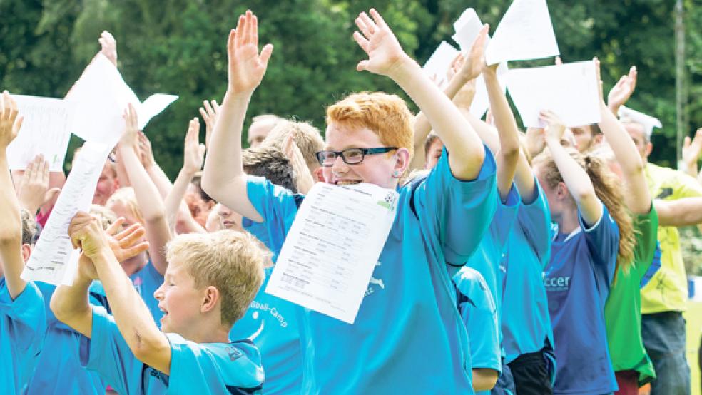 Große Begeisterung herrschte bei den 61 Teilnehmern der Erlebnis-Fußball-Camps in Möhlenwarf. © Fotos: Mentrup