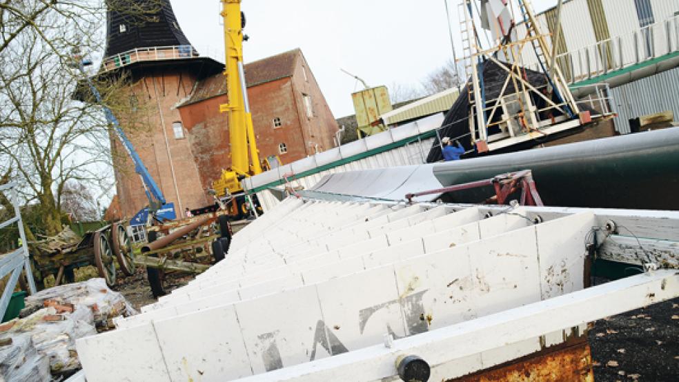 Der Anblick des kopflosen Galerieholländers in Bunde wird auch die nächsten Monate anhalten. Weitere Schäden wurden entdeckt. © Archivfoto: Hanken