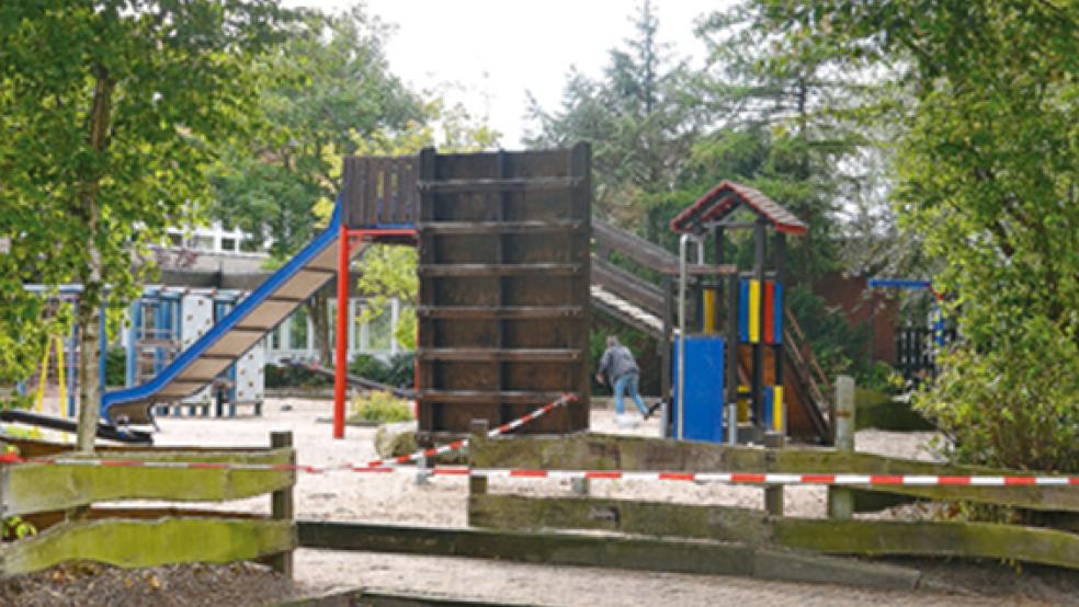 Der Tatort auf einem Schulhof in Upgant-Schott. © Foto: Ostfriesischer Kurier