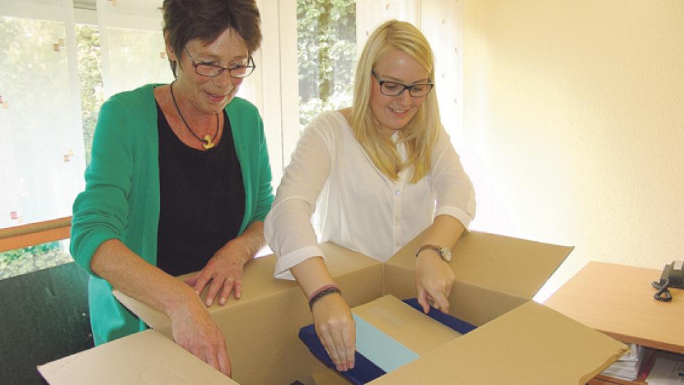 Haben kräftig mit angepackt: Lene Becker (links) und Maike van der Slyk, Mitarbeiterinnen der Diakoniestation in Weener.  © Foto: Boelmann