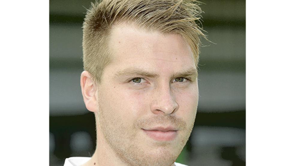 Lars Hinrichs verwandelte einen Freistoß zur 2:1-Führung für Stapelmoor. © Foto: Bruins