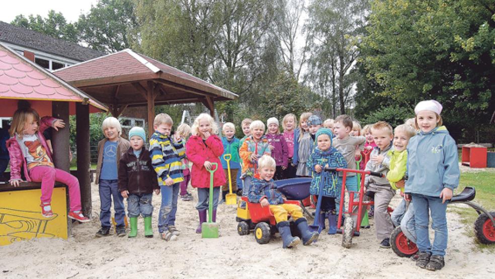 Auf dem Außengelände des Kindergartens, auf dem gestern noch ausführlich gebuddelt und getobt wurde, soll am Sonnabend ein großes Kindergartenfest in Stapelmoor stattfinden. © Foto:Hoegen