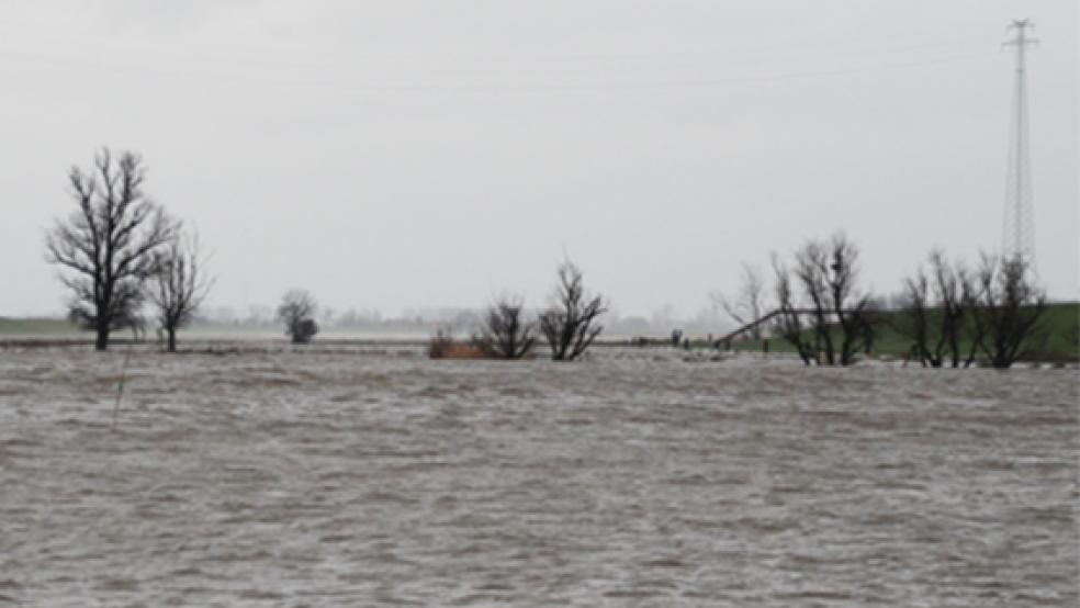 So heftig wie bei Sturmtief »Xaver« im Dezember 2013 (Foto) wird die aktuelle Sturmflut nicht wüten, aber das NLWKN rechnet mit stark erhöhten Wasserstände in der Nacht zum Mittwoch und am Mittwochmittag. © Archivfoto: Hanken