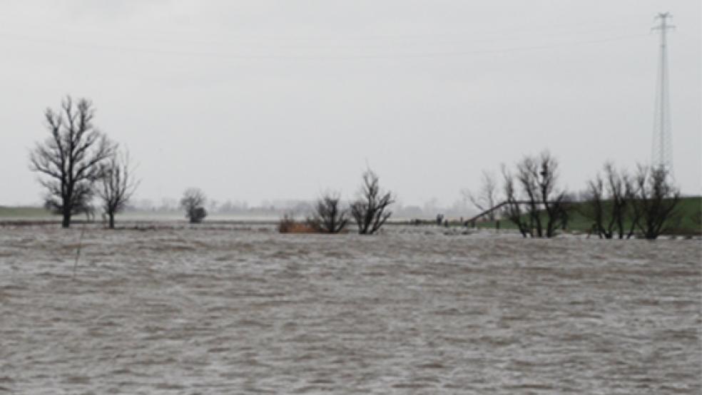 So heftig wie bei Sturmtief »Xaver« im Dezember 2013 (Foto) wird die aktuelle Sturmflut nicht wüten, aber das NLWKN rechnet mit stark erhöhten Wasserstände in der Nacht zum Mittwoch und am Mittwochmittag. © Archivfoto: Hanken