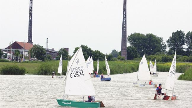 Segler werfen Rettungsanker