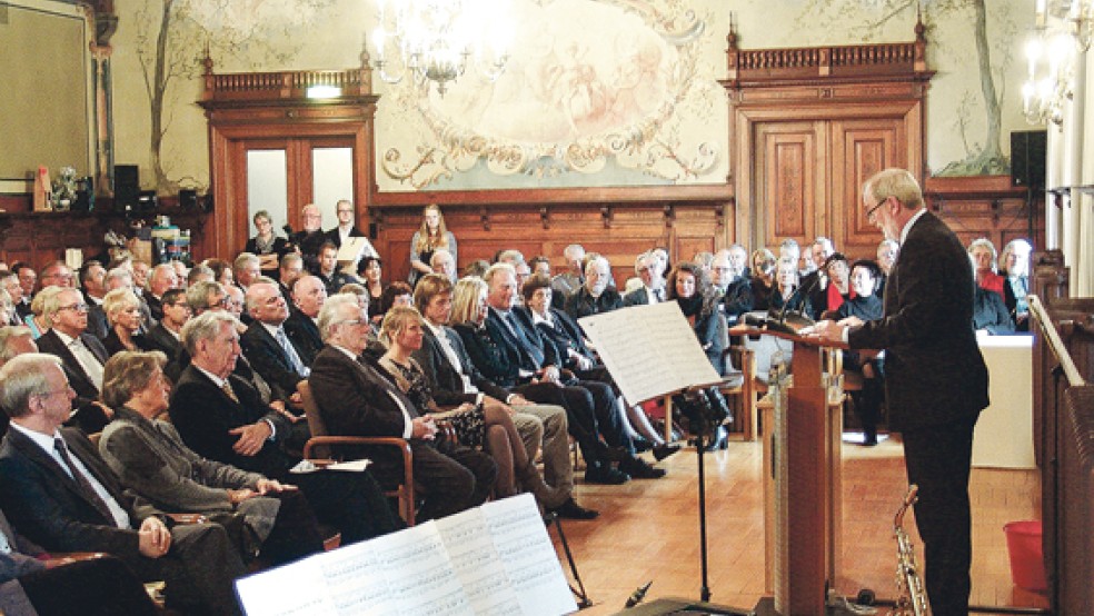 Zwei Männer, zwei Wege - aber viele Gemeinsamkeiten: Wolfgang Kellner und Festredner Horst Milde, früherer Landtagspräsident und Bürgermeister von Leer.  © 