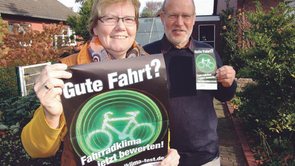 Monika und Harm Meinders vom Rheiderländer Fahrrad-Club hoffen auf viele Teilnehmer bei einer Umfrage zur Fahrradfreundlichkeit der Gemeinden im Rheiderland. © Foto: Boelmann