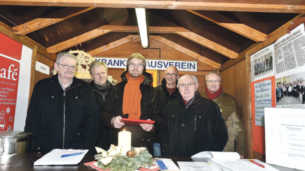 Freuen sich über die mehr als 100 neuen Mitglieder im Krankenhausverein (von links): Broer Wübbena-Mecima (Kuratorium), Ludwig Sonnenberg (stellvertretender Vorsitzender), Arne Dahms, Jan Bruins (beide Mitgliederarbeitsgruppe), Jakobus Baumann (Vorsitzender) und Gerrit Dreesmann (Kuratorium). © Foto: Krankenhausverein