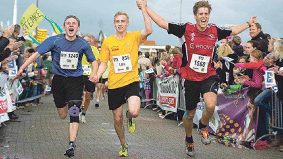 Sichtlich begeistert waren die Läufer Ole Nitters, Lars Müller und Heiko Kruse (von links) bei ihrem Zieleinlauf beim Ossiloop. © Archiv-Foto: Mentrup