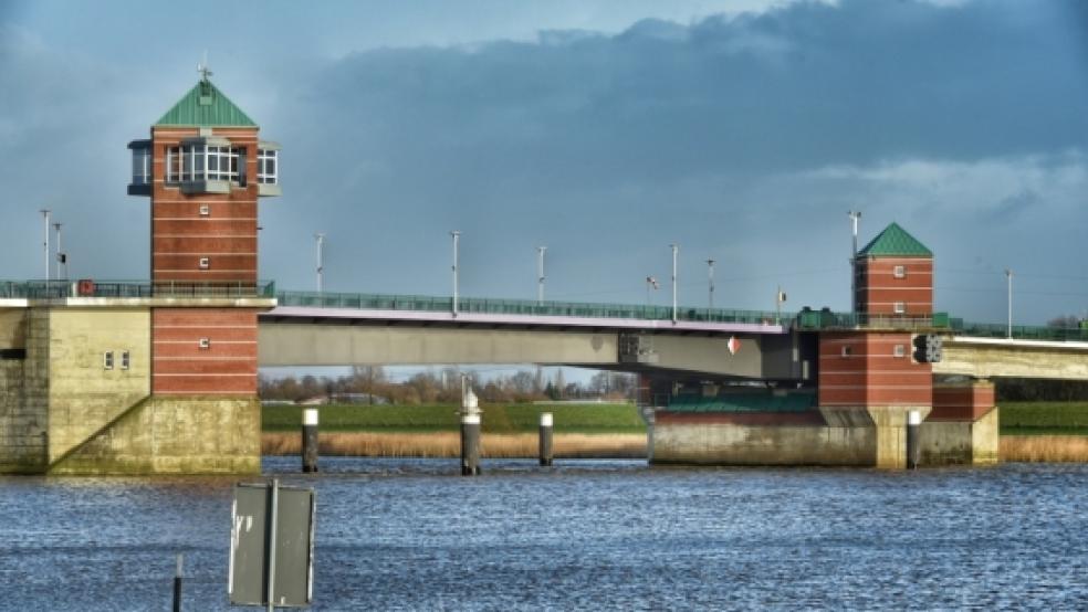 Über zehn Stunden war die Jann-Bergahus-Brücke am Samstag gesperrt. Nun werden die Schließzylinder überprüft. © 