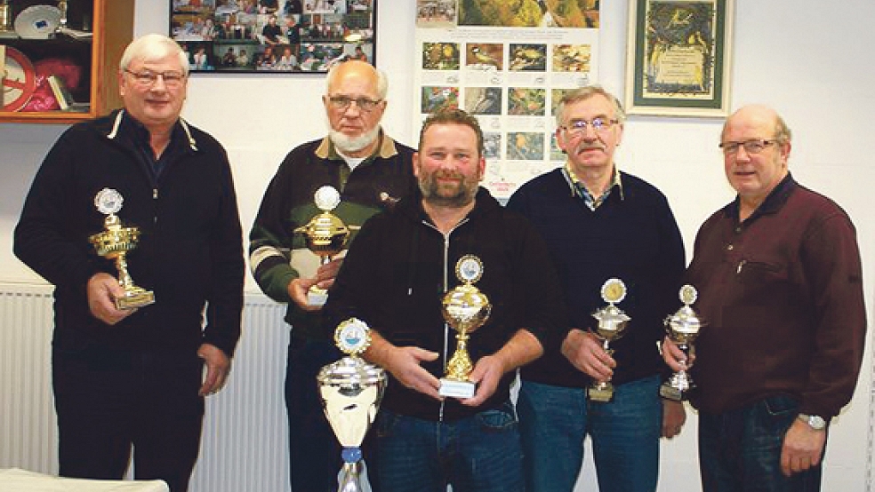 Die erfolgreichen Züchter: (von links) Jan Drok, Henk Bos, Heinrich Oorlog, Bernhard Huisinga und Johannes van der Slyk. © Foto: privat