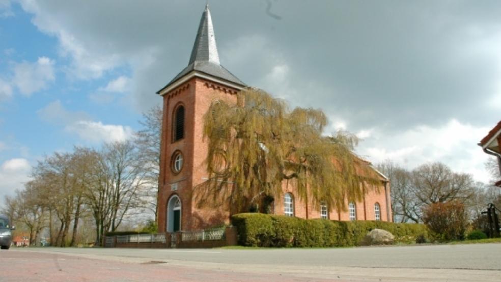 Die Zahl der Kirchenaustritte im Rheiderland ist im vergangenen Jahr gestiegen. Unser Bild zeigt die Kirche in Weenermoor. © Foto: Szyska