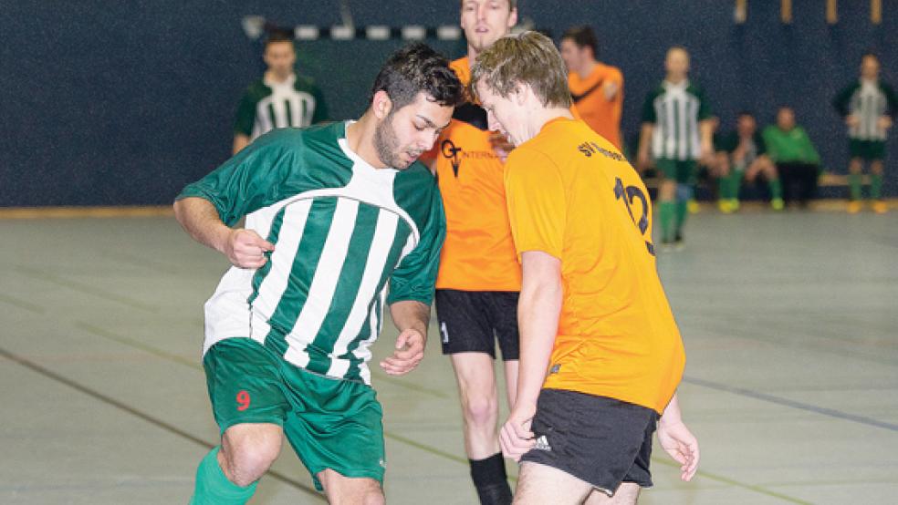 Der Turniersieger bittet zum Tanz: Völlen II setzte sich nicht nur im ersten Gruppenspiel gegen Wymeer durch. © Fotos: Mentrup