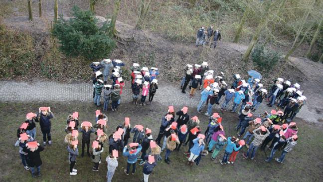 Oberschüler setzen Zeichen: »Je suis Charlie«