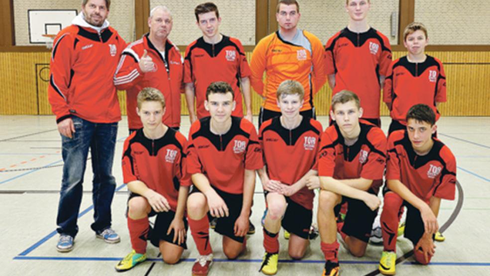 Als Zweiter beim Ostfriesland-Cup überzeugten die B-Juniorenfußballer des TV Bunde. Sie sind damit für die Bezirksmeisterschaften am Sonnabend qualifiziert. Dafür gab’s ein »Daumen hoch« von Trainer Ralf Reck. © Foto: Hermann Weiland, NFV-Kreis Leer