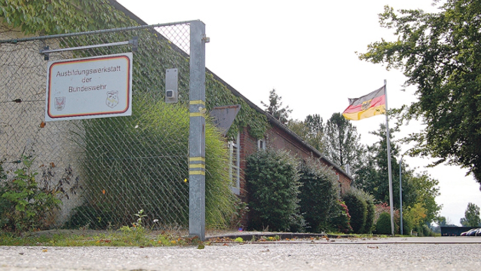 Die bisherigen Werkstätten der ABW in Weener (links) können aufgrund ihres schlechten baulichen Zustandes zum Teil nicht mehr genutzt werden.  © Foto: Szyska