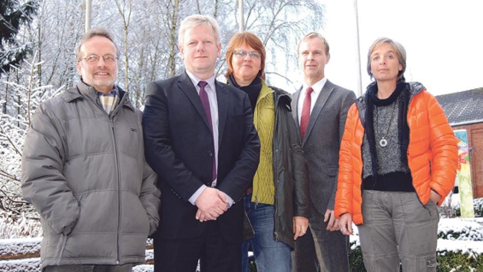 Die beiden Ratsmitglieder Lutz Drewniok (links) und Birgit Rutenberg begleiteten Meta Janssen-Kucz (Mitte) bei ihrem Antrittsbesuch im Rathaus. Ihre Gesprächspartner waren Bürgermeister Ludwig Sonnenberg und der Erste Stadtrat Hermann Welp (Zweiter von rechts). © Foto: Hoegen