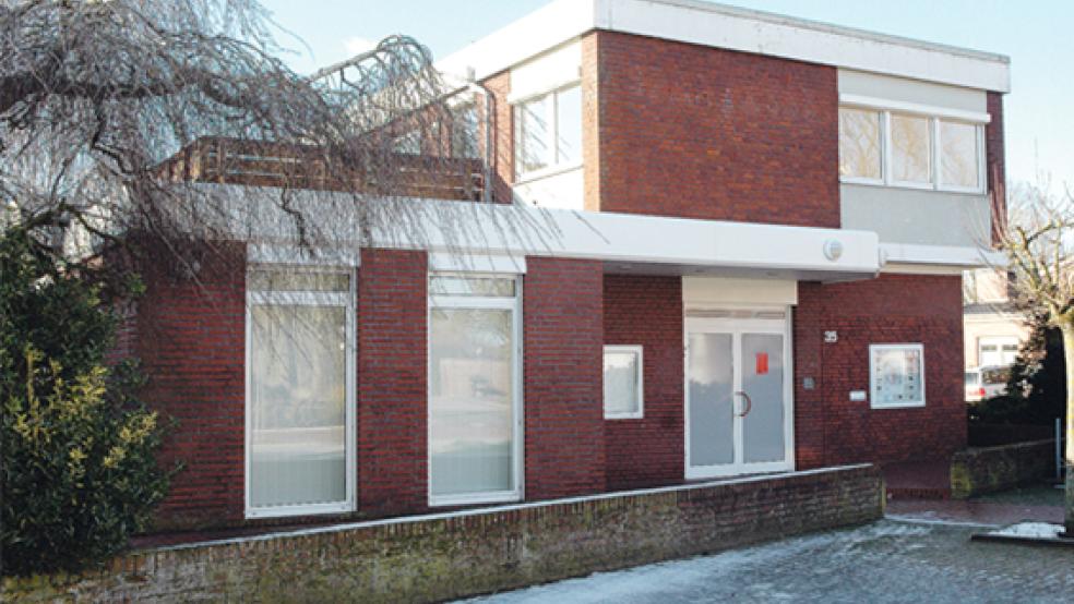 Die ehemalige Sparkassen-Filiale in Bingum soll offenbar an einen Finanzdienstleister verkauft werden. Auch die Wohnung im Obergeschoss steht seit einigen Wochen leer. © Foto: Szyska