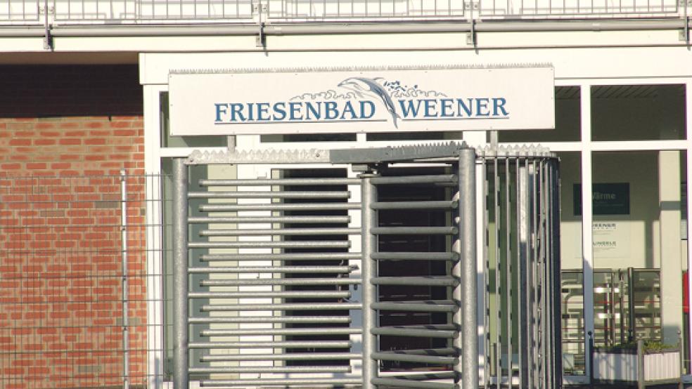Nach der Schließung des Leeraner Bades wollen mehrere Schulen ins Weeneraner Friesenbad ausweichen. © Foto: Boelmann