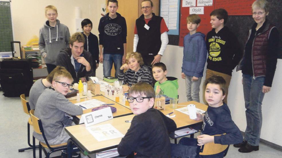 Mit Experimenten wurde gestern bei den Viertklässlern der Grundschule in Bunde das Interesse für die Bereiche Mathematik, Physik, Informatik, Biologie, Chemie und Technik geweckt.  © Foto: Grundschule Bunde