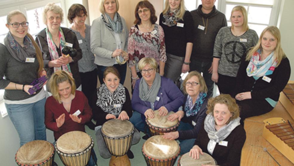 Gut getrommelt für den Tag der offenen Tür hat das Team des Kindergartens »Bunte Welt« in Weener mit Leiterin Heike van Lessen (unten rechts). © Foto: Szyska