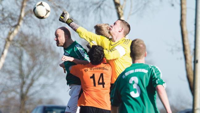 Stapelmoor quält sich zum Derbysieg