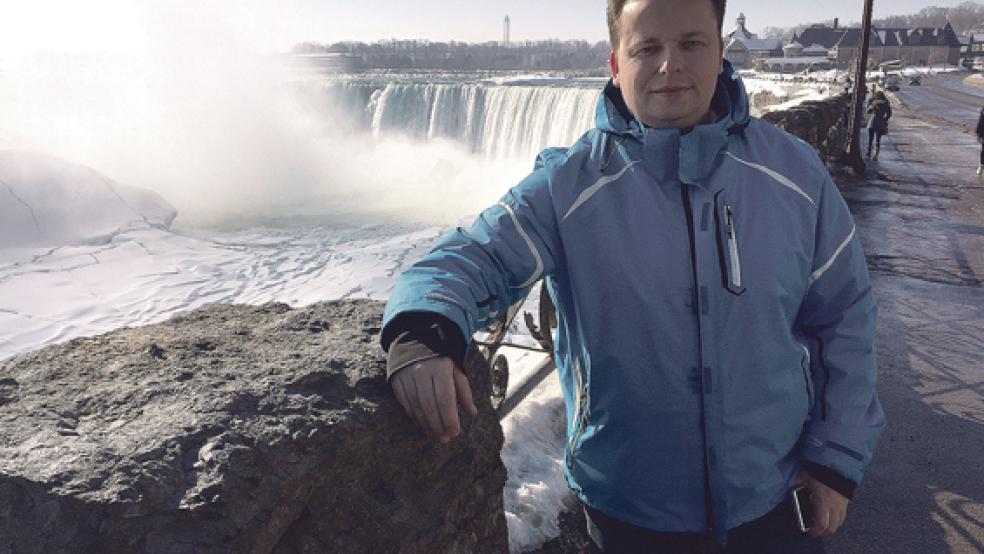 Im Rücken rauschen die Niagarafälle: Sanny genießt den auftrittsfreien Tag. © Fotos: privat