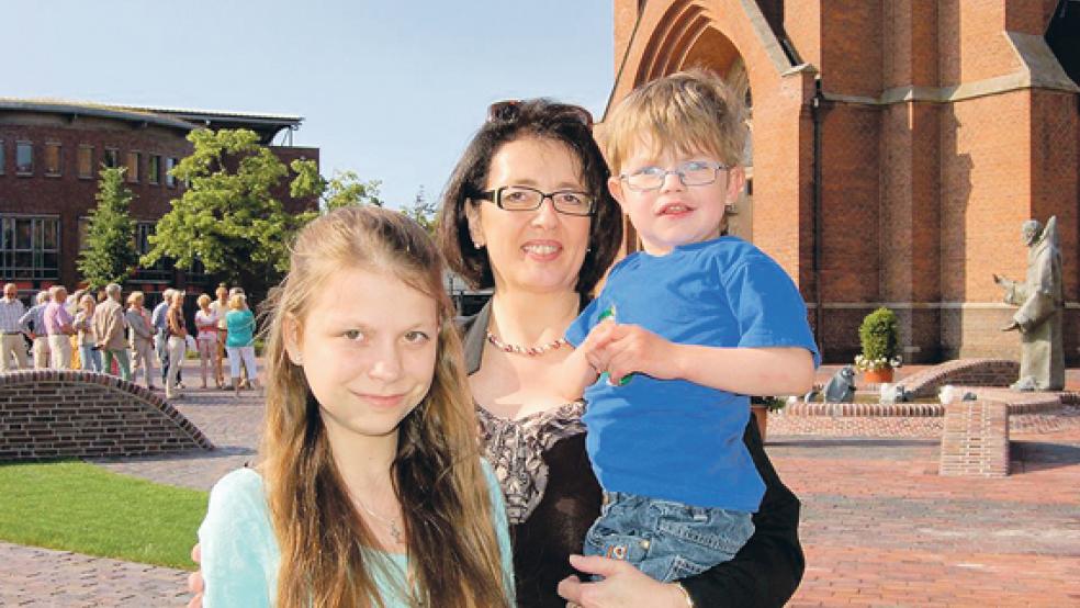 Haben bereits ein Spenderorgan erhalten: Lina Rosenboom aus Wiesmoor, Barbara Backer aus Warsingsfehn und Arne Wittmann aus Veenhusen (von links). © Foto: Organtransplantierte Ostfriesland e.V.