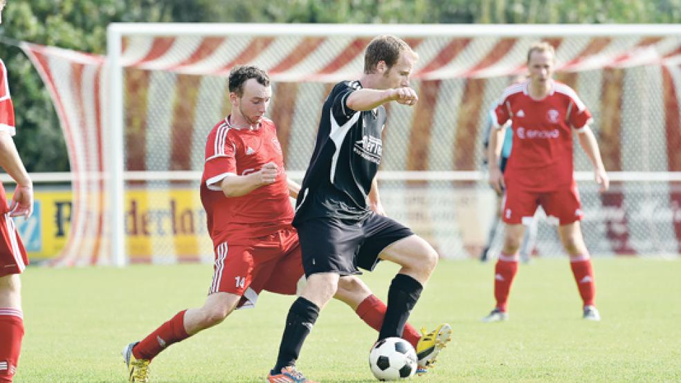 Defensive Zweikampfstärke müssen die Bunder um Vladislav Bertram heute Abend beweisen. In Westrhauderfehn kassierten sie im Hinspiel sieben Gegentreffer. © Foto: Bruins