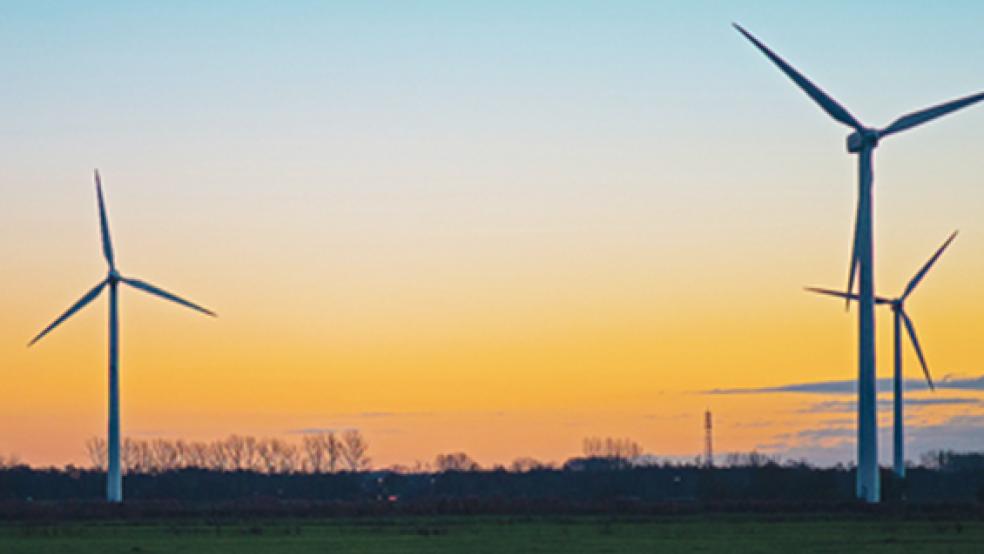 Der Windpark Dwarstief in der Abenddämmerung. Bald sollen hier größere Windräder aufgestellt werden. © Foto: Klemmer