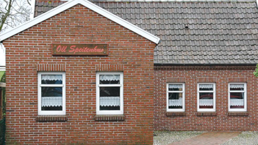Das »Oll Speitenhus« an der Sielstraße in Ditzum soll gegen Höchstgebot verkauft werden. © Foto: Archiv