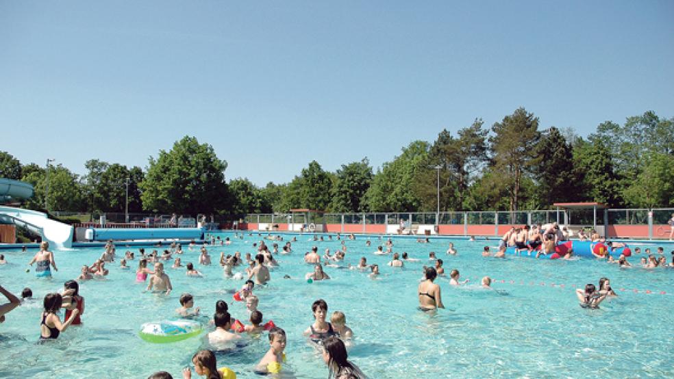 Das Friesenbad konnte in der Saison 2014 genau 75.858 Besucher verzeichnen, das sind 2781 weniger als in der Saison 2013. Besonders der regnerische August »verhagelte« die Bilanz. © Foto: Archiv