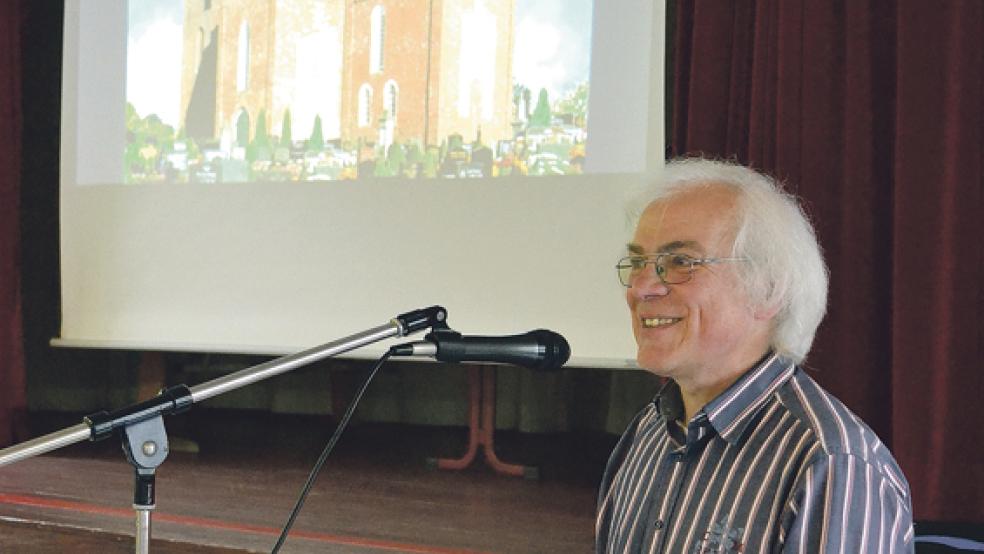 Gespannt lauschten die Senioren dem Vortrag von Pastor Manfred Gerke in der Aula der Grundschule. © Fotos: Hülsebus