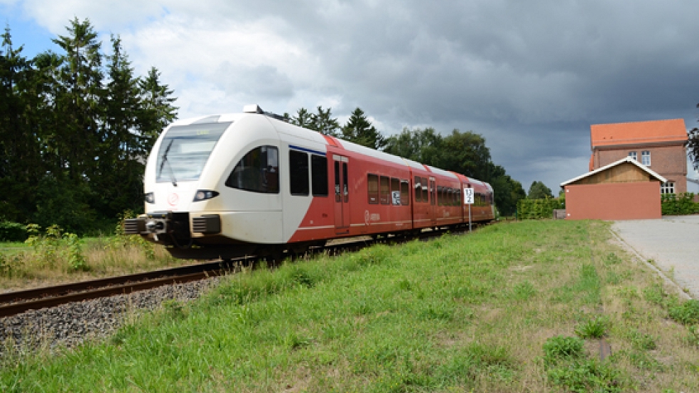 Ab 2017 soll der Arriva-Zug nicht mehr an Bunde vorbeifahren, sondern an dem geplanten Haltepunkt einen Stopp einlegen. © Archivfoto: Hanken