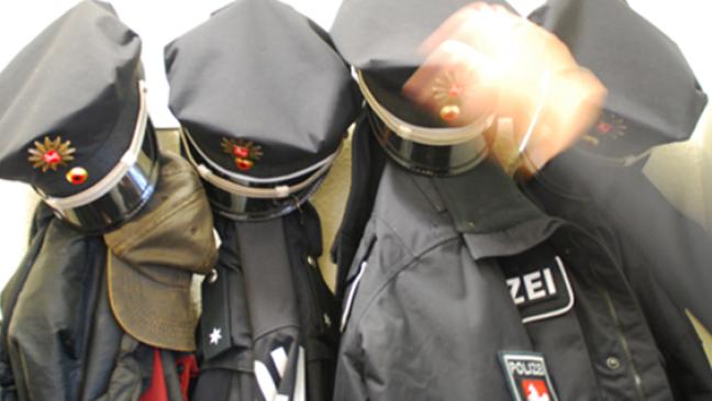 Taxifahrer mit Messer bedroht